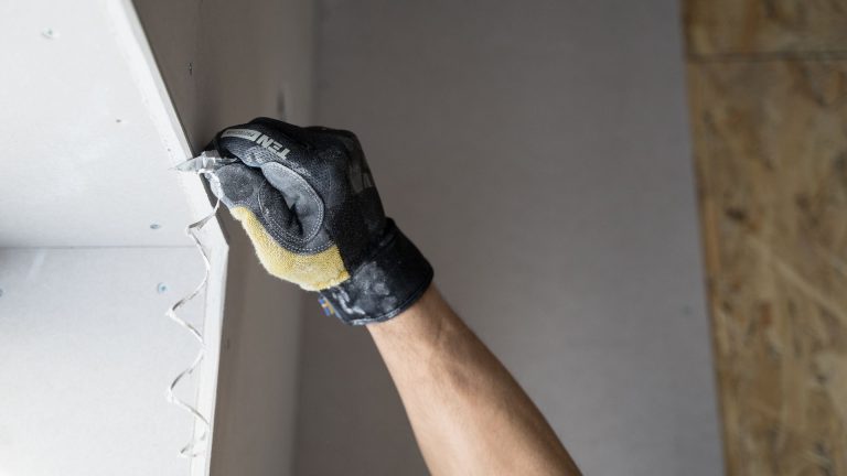 Chaux ou plâtre : quand utiliser l’un plutôt que l’autre ?