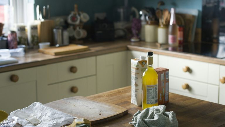 Chlore et eau de Javel : même chose et quand préférer l’un ou l’autre ?