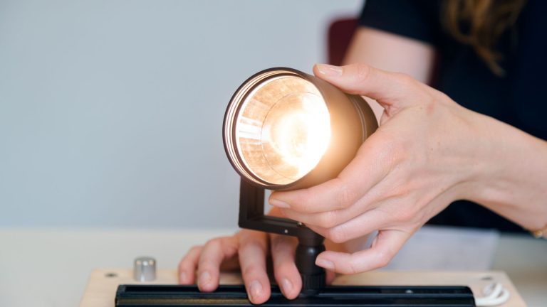 Pourquoi votre néon ou tube LED clignote-t-il et comment y remédier ?
